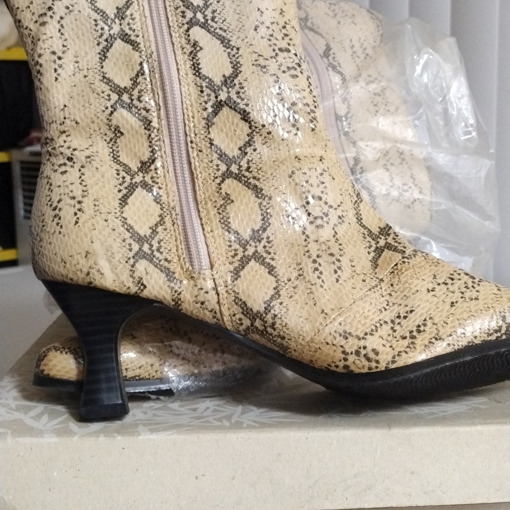 Woman boots  zipper on side size 9 wide snakeskin pattern tan in color
